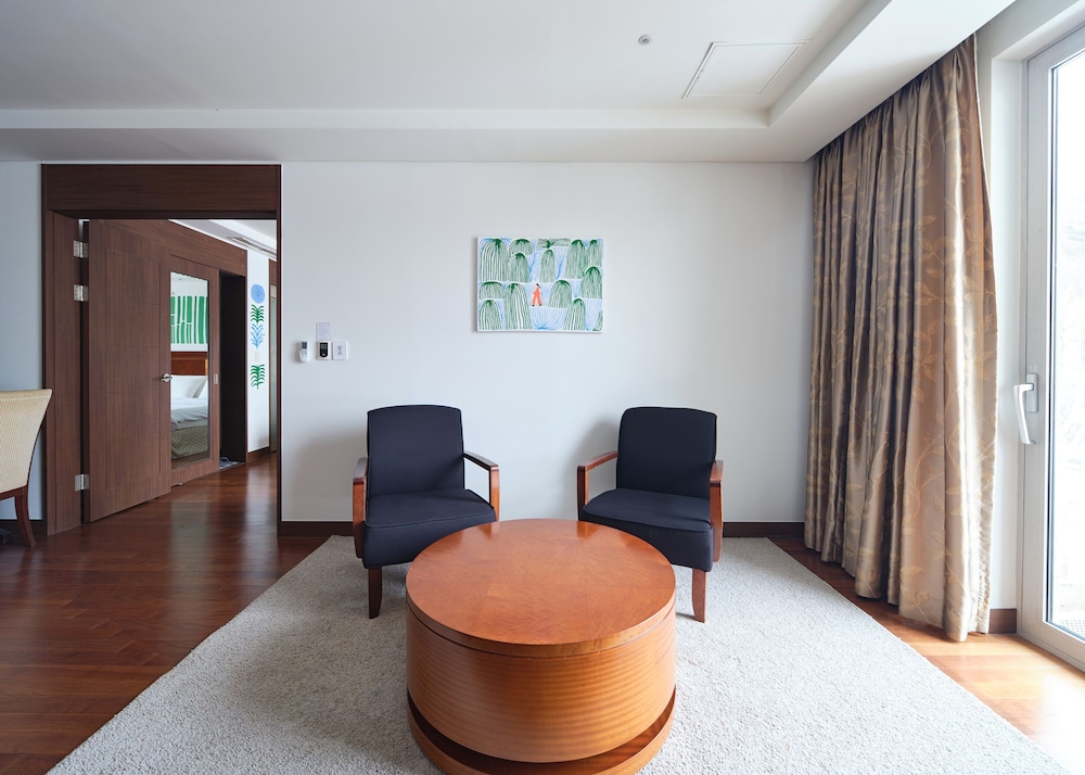 Adonis Hotel 40/58