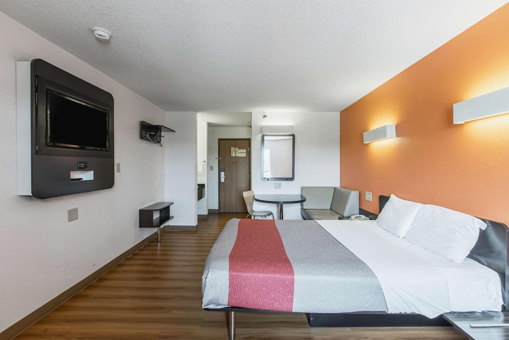 Motel6 Omaha, NE 10/55