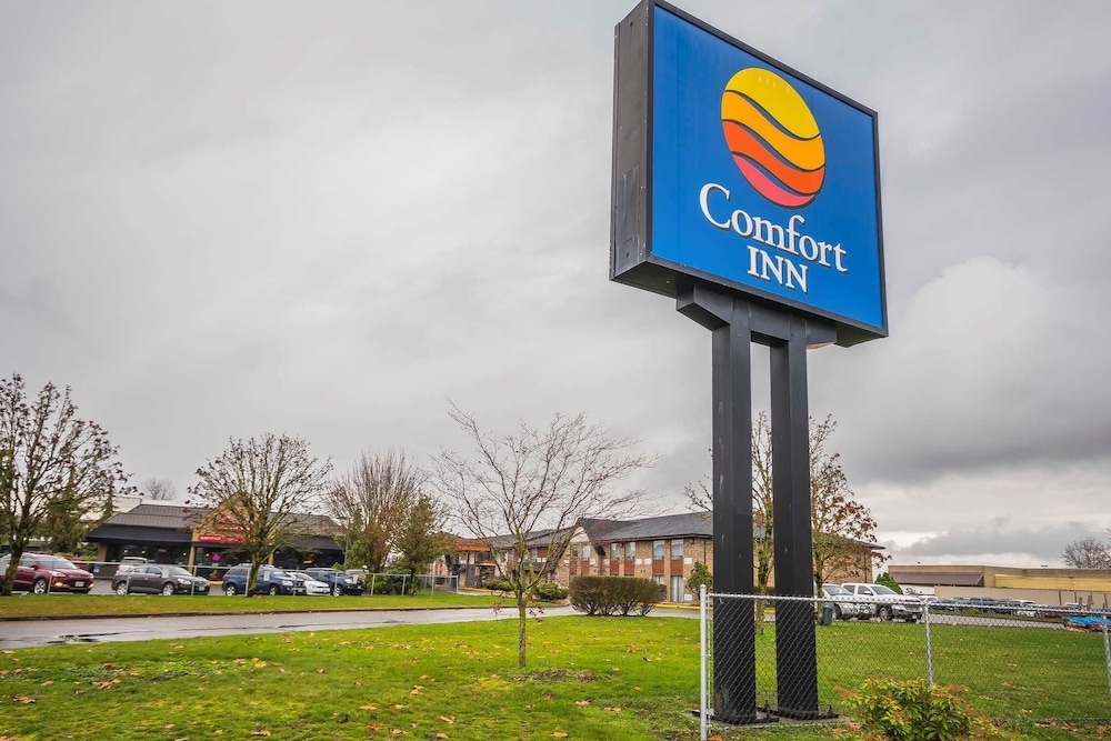 Comfort Inn Chilliwack, BC 3/44