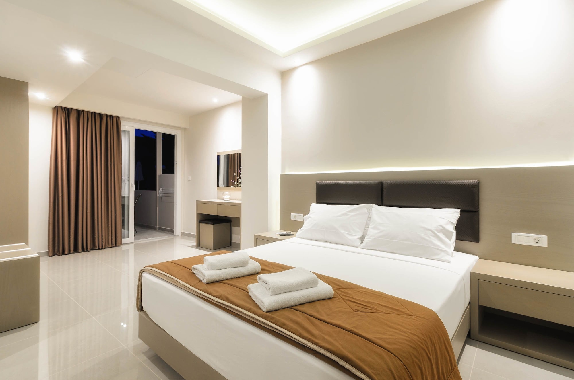 2 BEDROOMS, DELUXE, APARTMENT