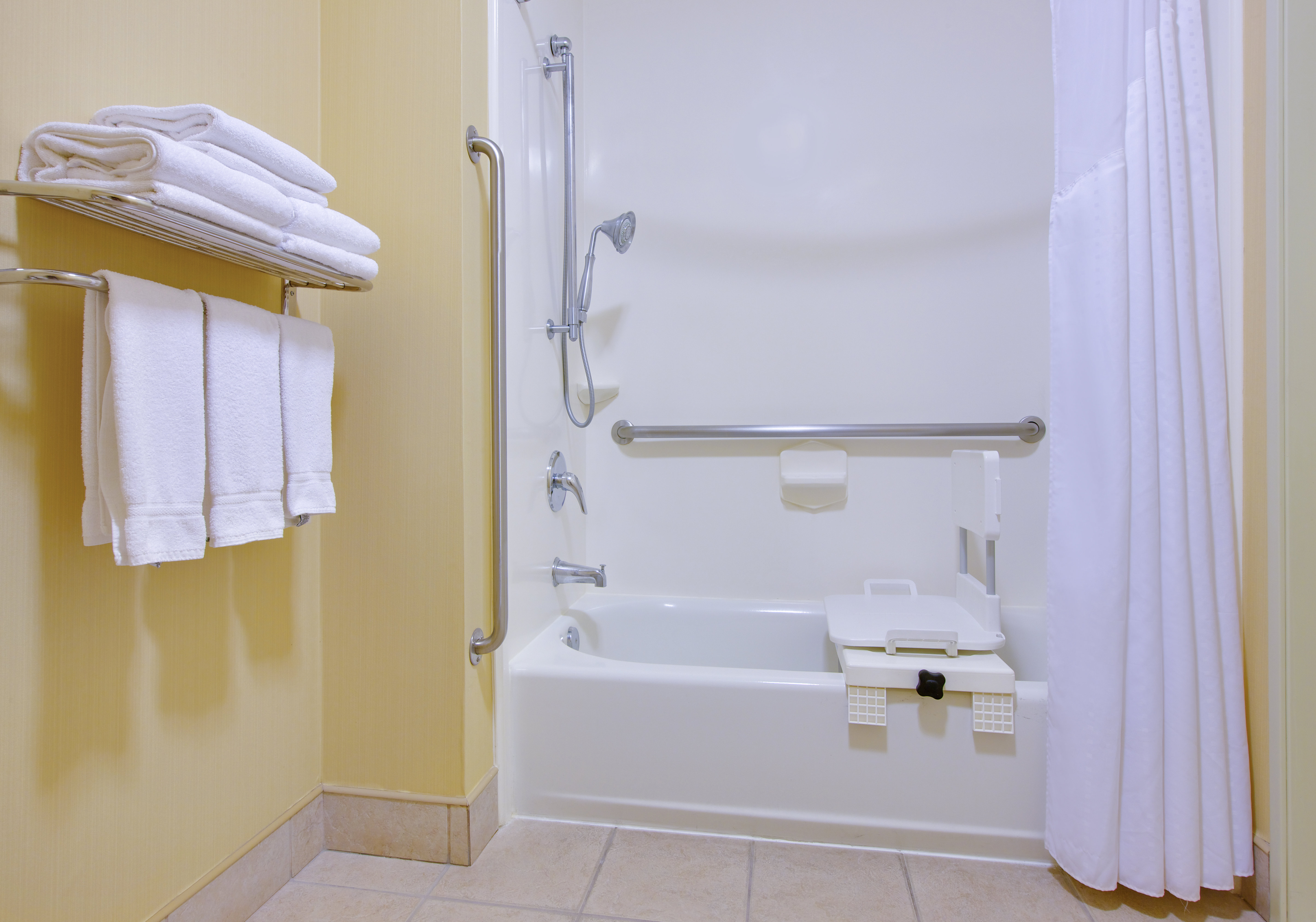Holiday Inn Express Oakdale 72/72