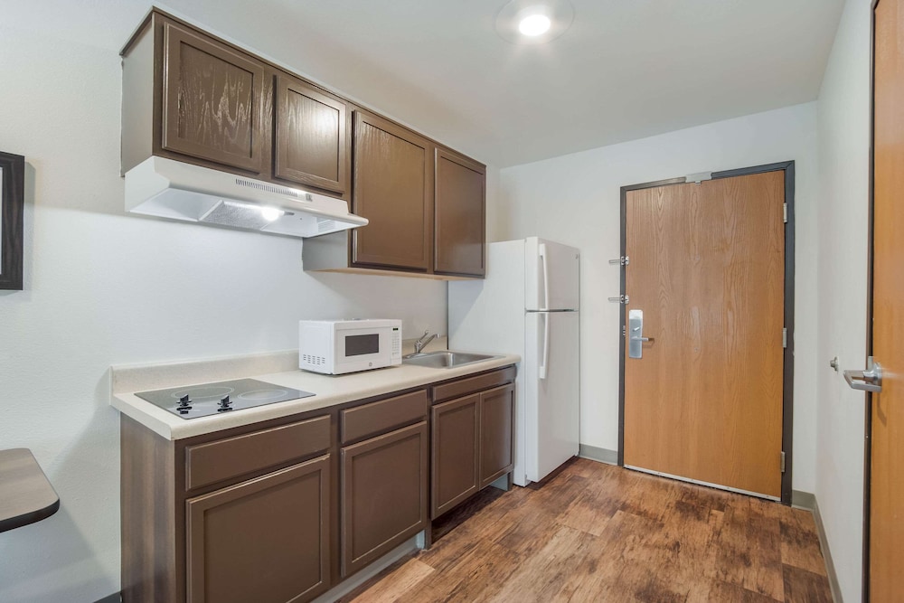 WoodSpring Suites North Charleston Airport I-526 15/32