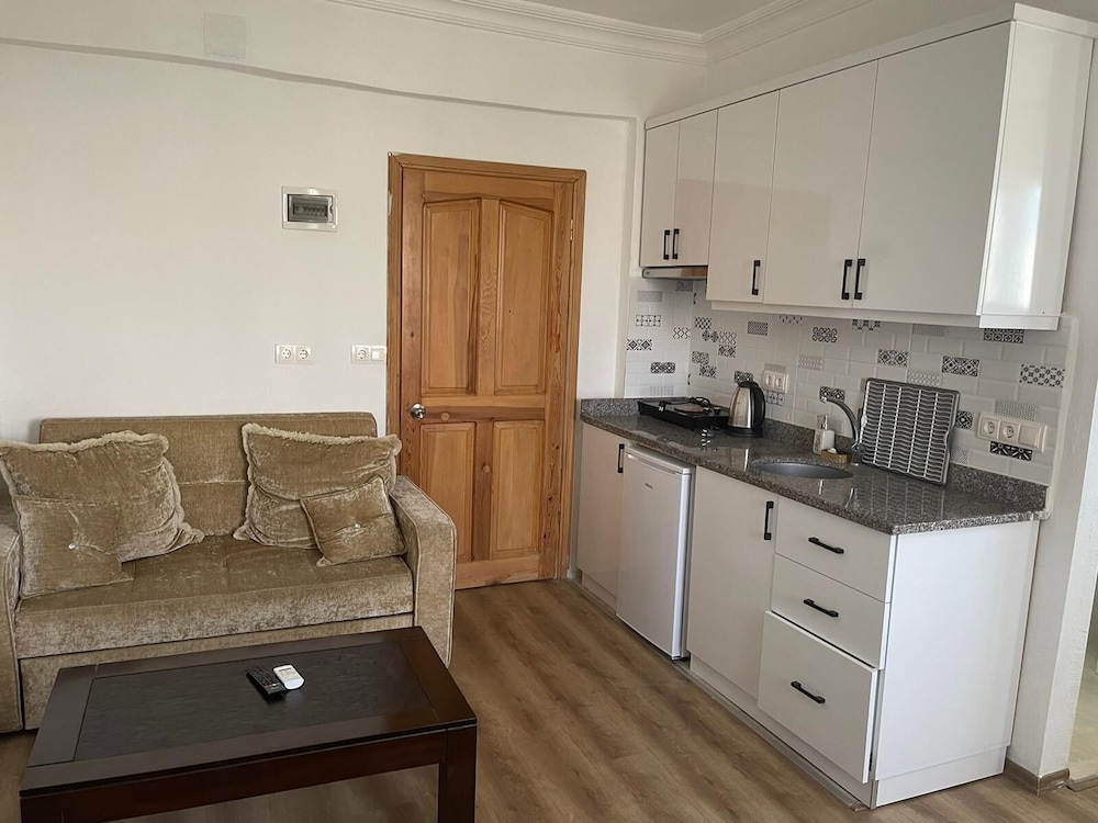 Tugay Hotel 10/67