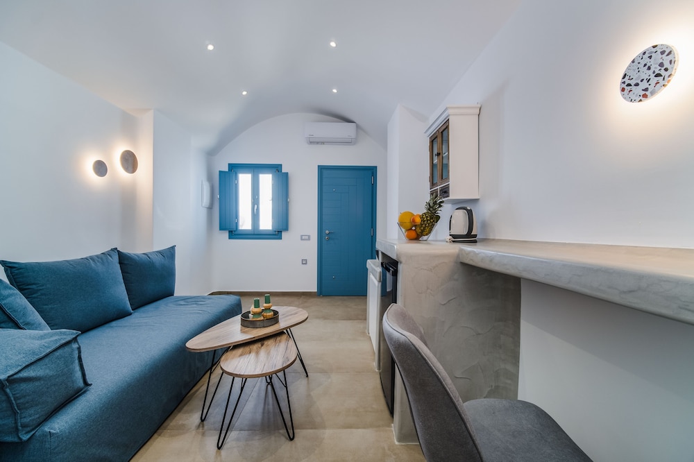 Aegean Blue Suites 79/99