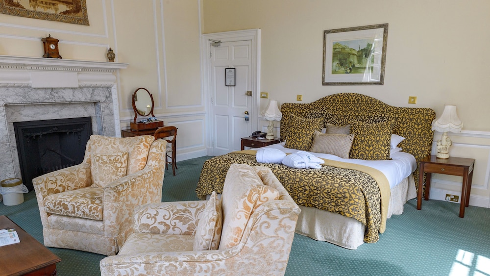 Hintlesham Hall 30/82