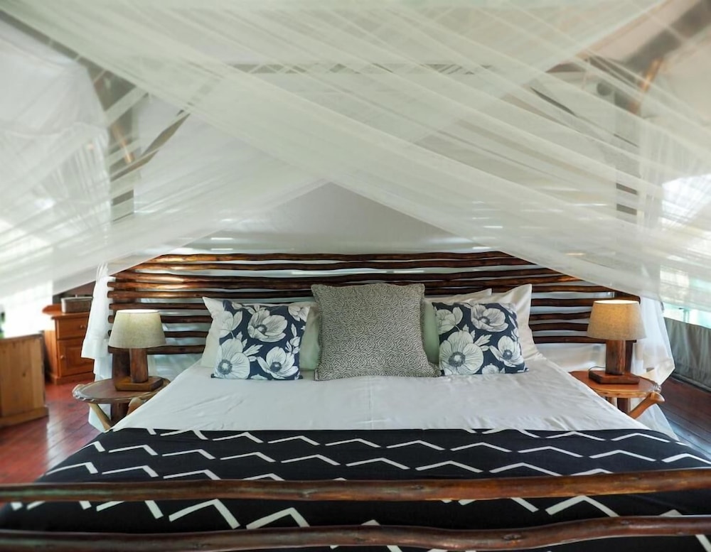 Muweti Bush Lodge 4/46
