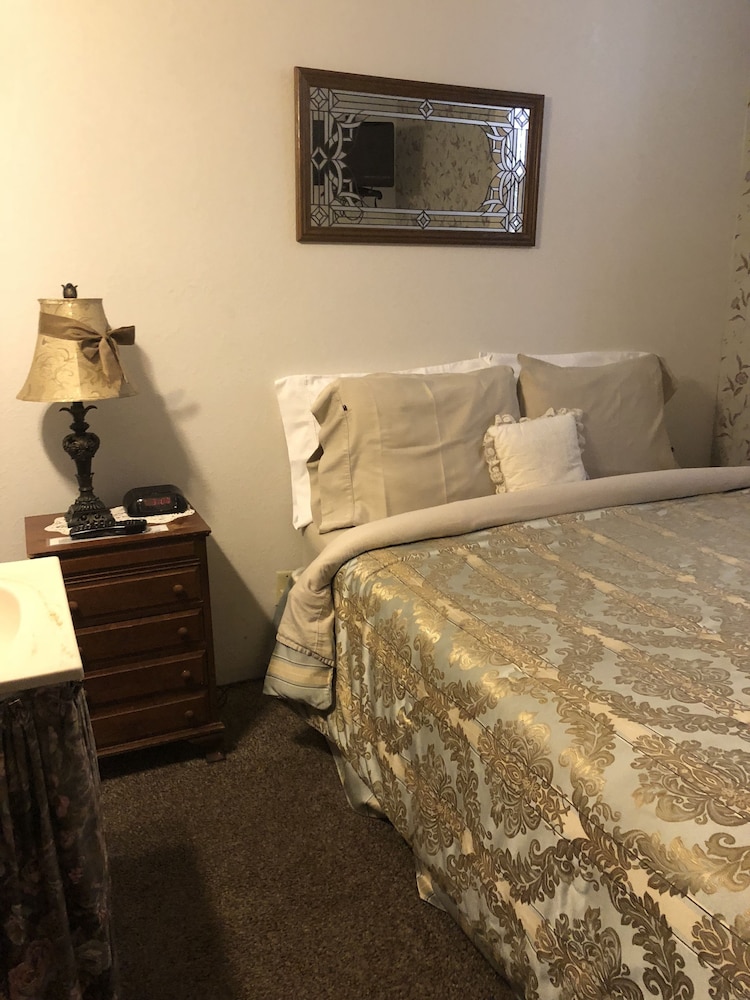 The Courtland Hotel and Day Spa 27/76
