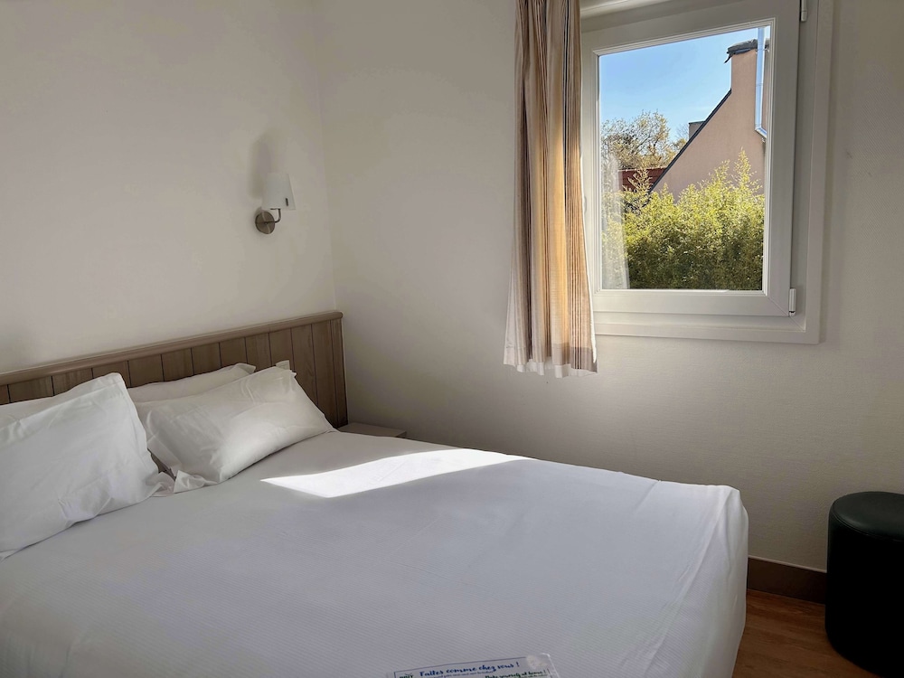 Brit Hotel Aux Hortensias 13/55