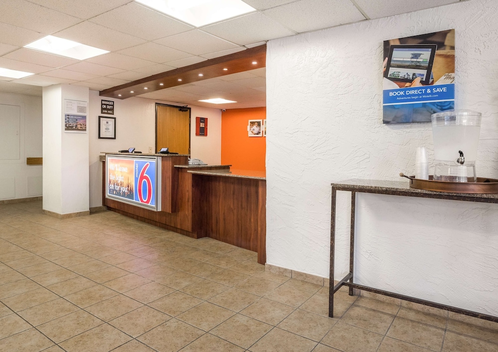 Lobby at Motel6 Prospect Heights, IL, PROSPECT HEIGHTS - IL