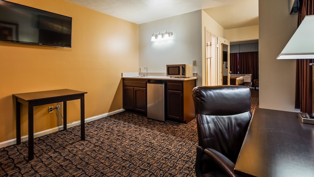 Best Western El Centro Inn 24/35