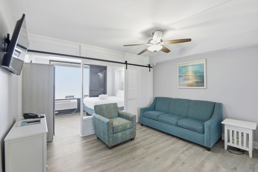 The Maverick Resort 32/50