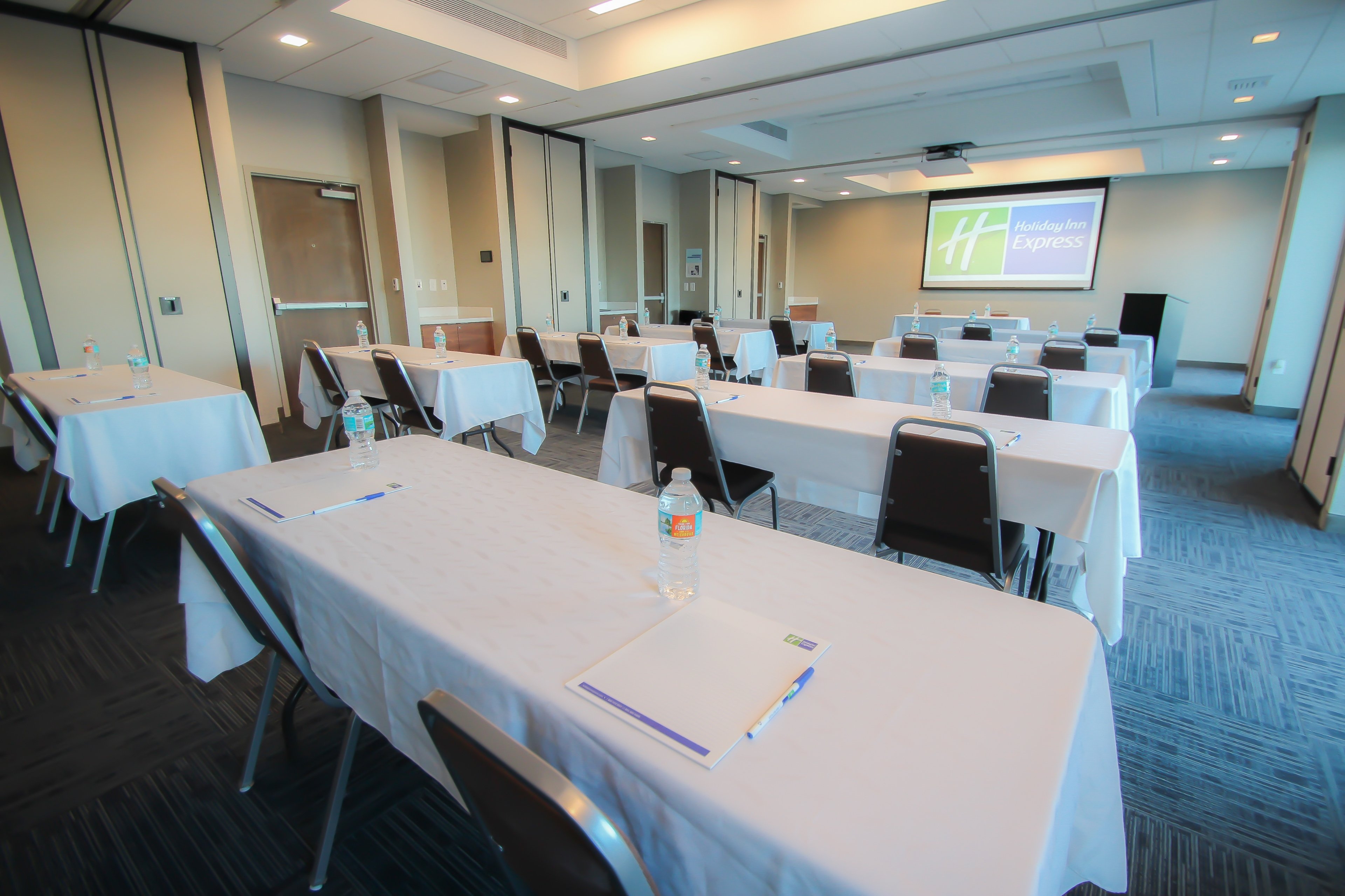 Holiday Inn Express & Suites Miami Airport East 62/69
