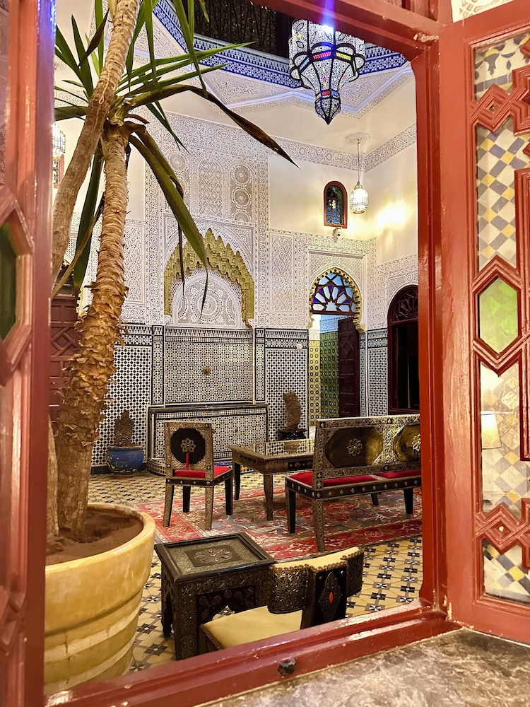 RIAD A LA BELLE ETOILE 11/83