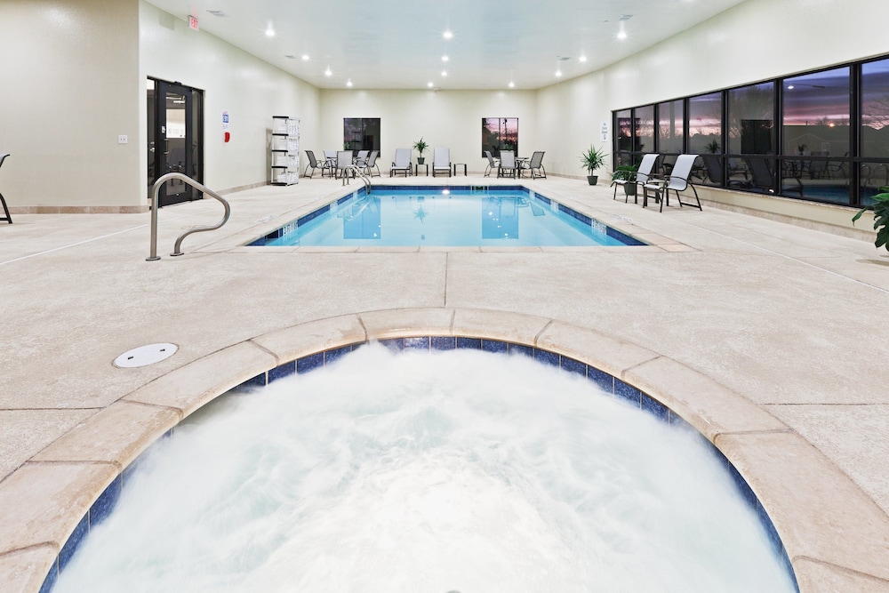 Holiday Inn Express Suites Brownfield 54/54