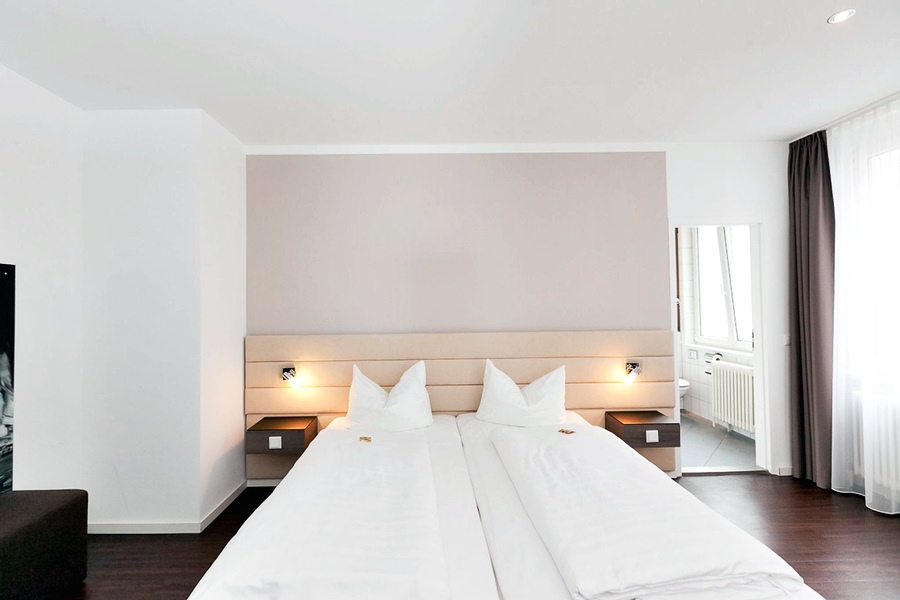 Room, Triple