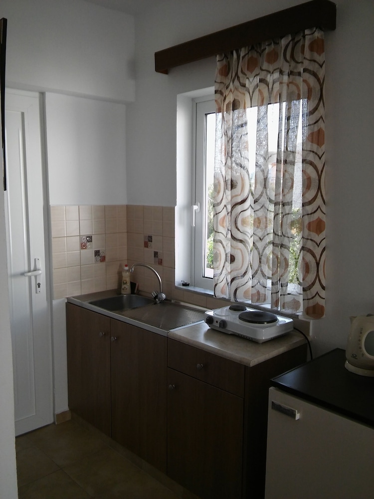 Maria Studios And Apartments 15/15