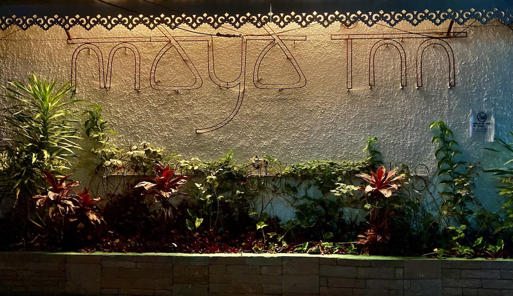 Maya Inn 64/70