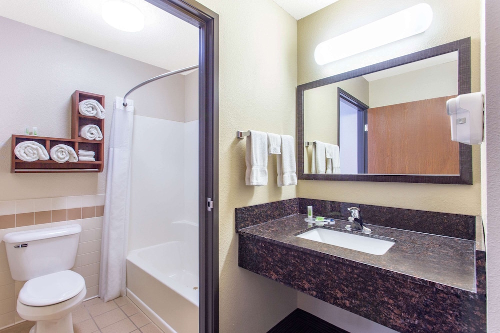 2 Rooms, Family Suite, King Bed, Kitchen