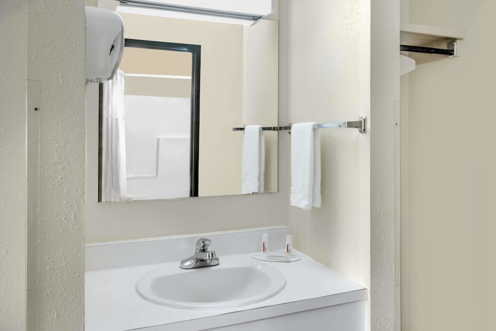 Days Inn By Wyndham Jackson 14/49