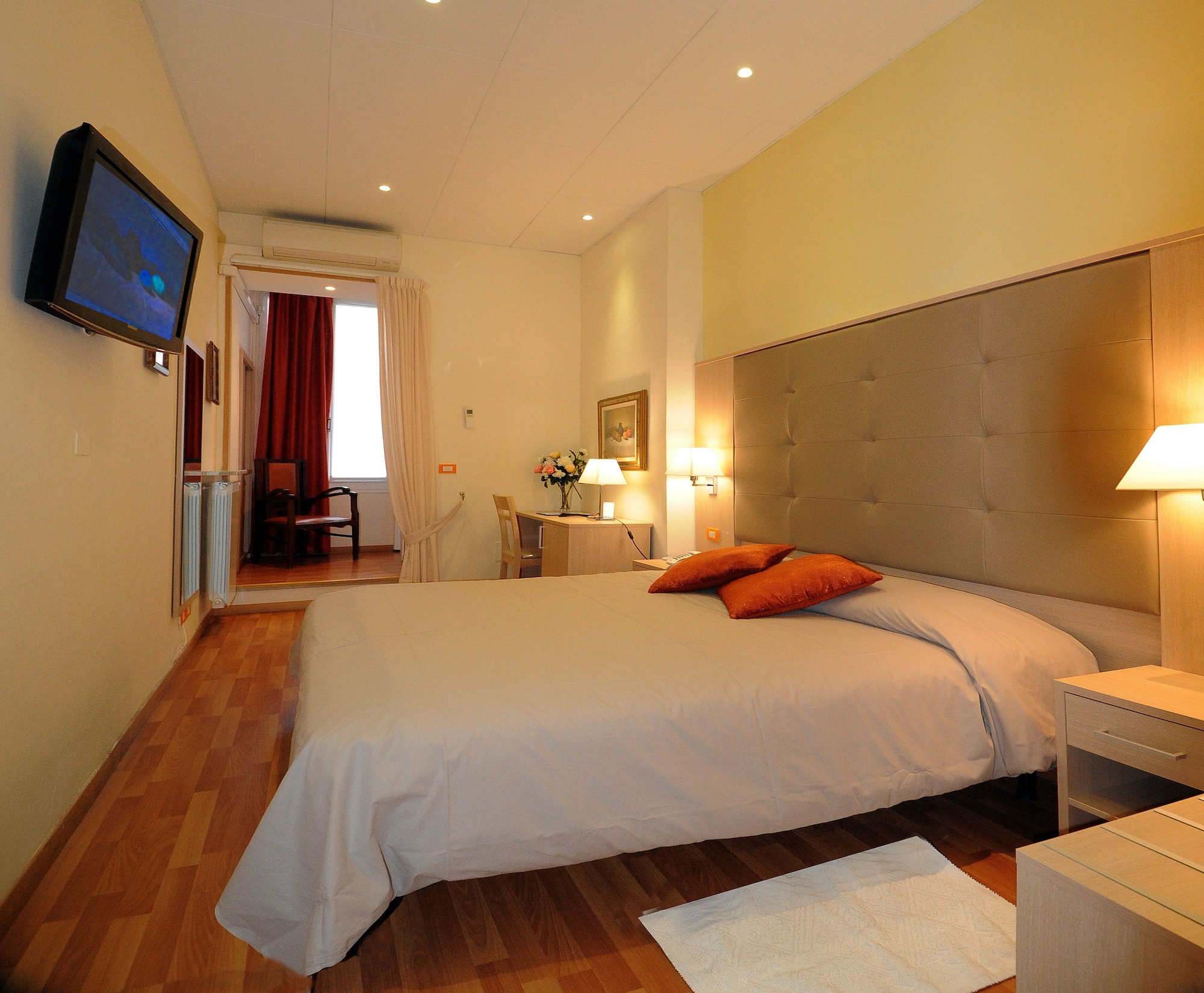 ROOM, SINGLE, DOUBLE BED