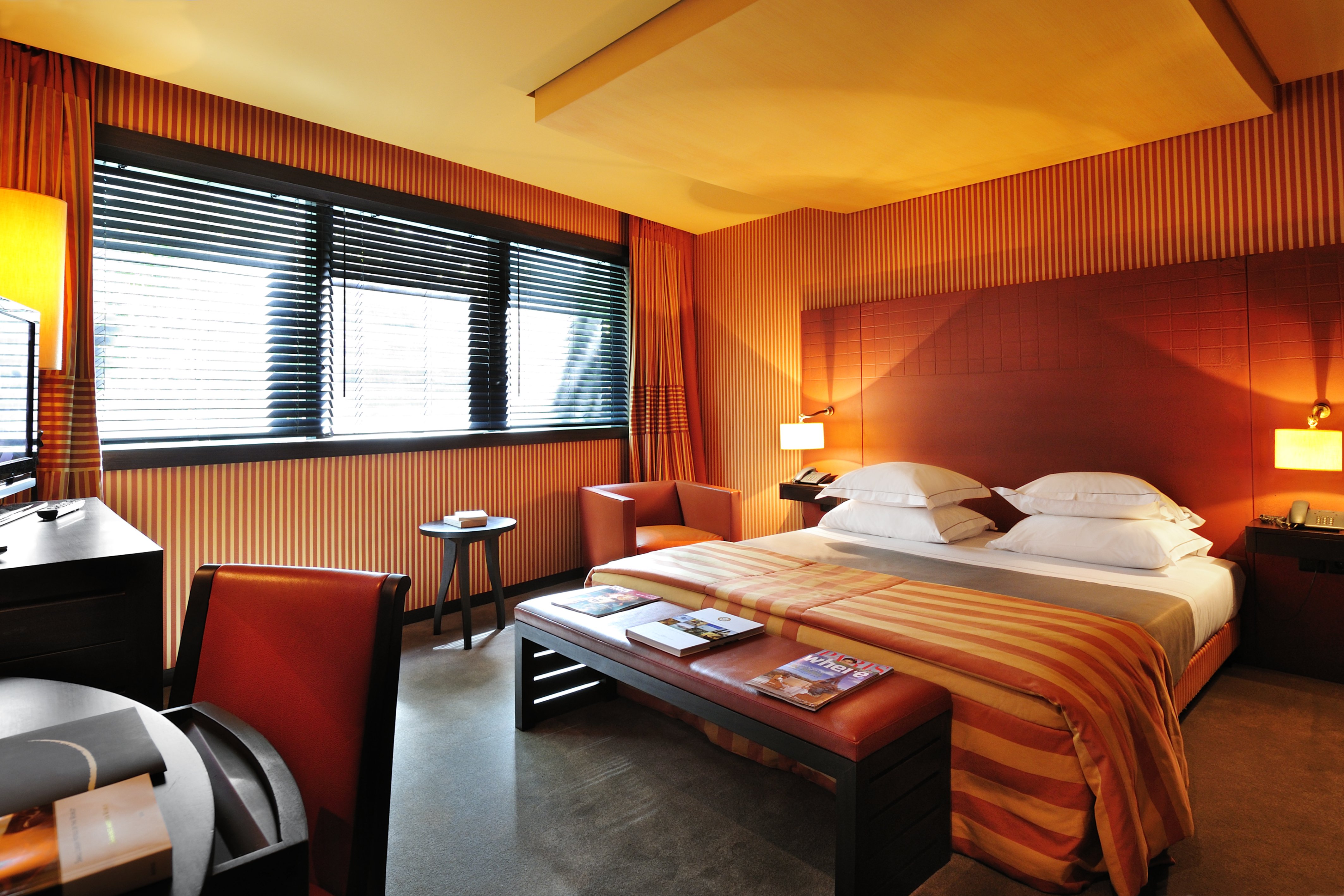 HOTEL SQUARE 10/50