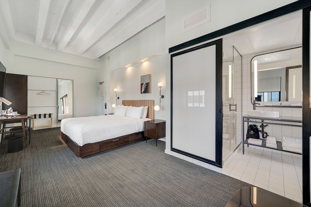 Suite, King Bed, Sofa, Corner, The Guild Hotel San Diego A Tribute Portfolio Hotel 2/5