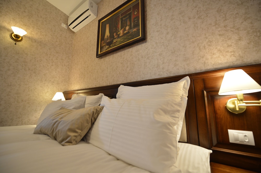 Noblesse Boutique Hotel 34/57