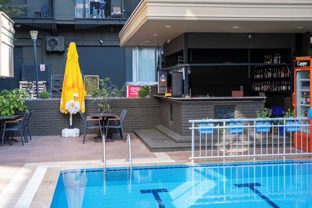 NOVIS HOTEL CLEOPATRA 69/75