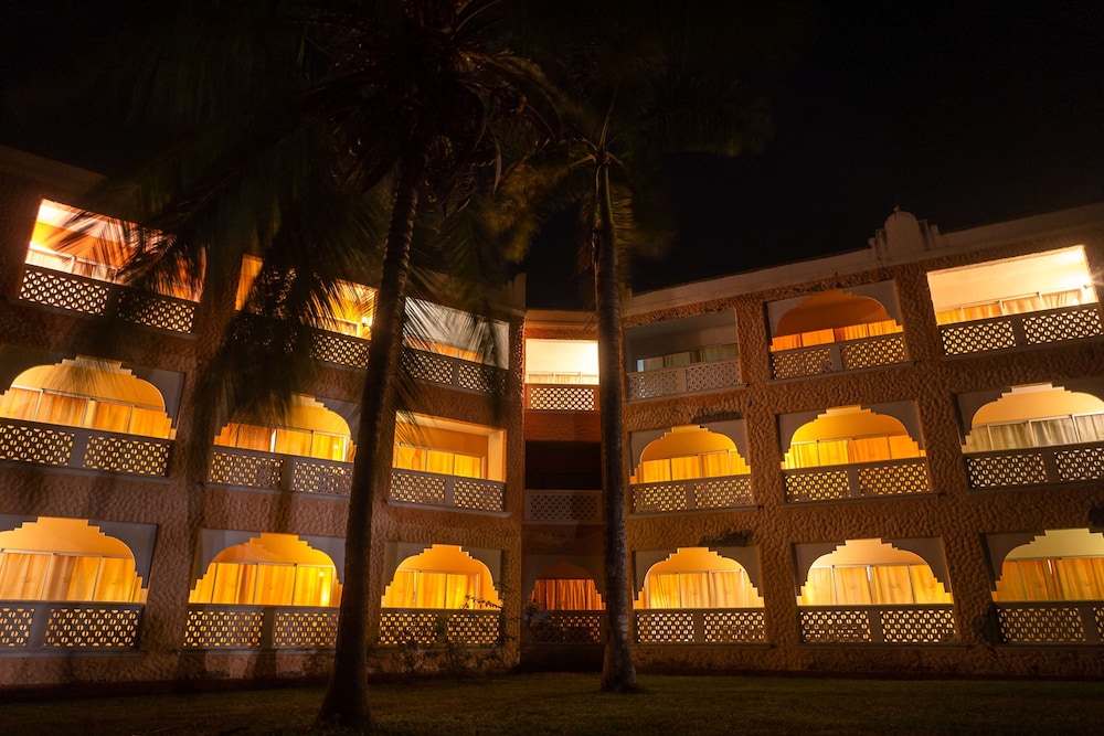 Sun N Sand Beach Resort 48/50