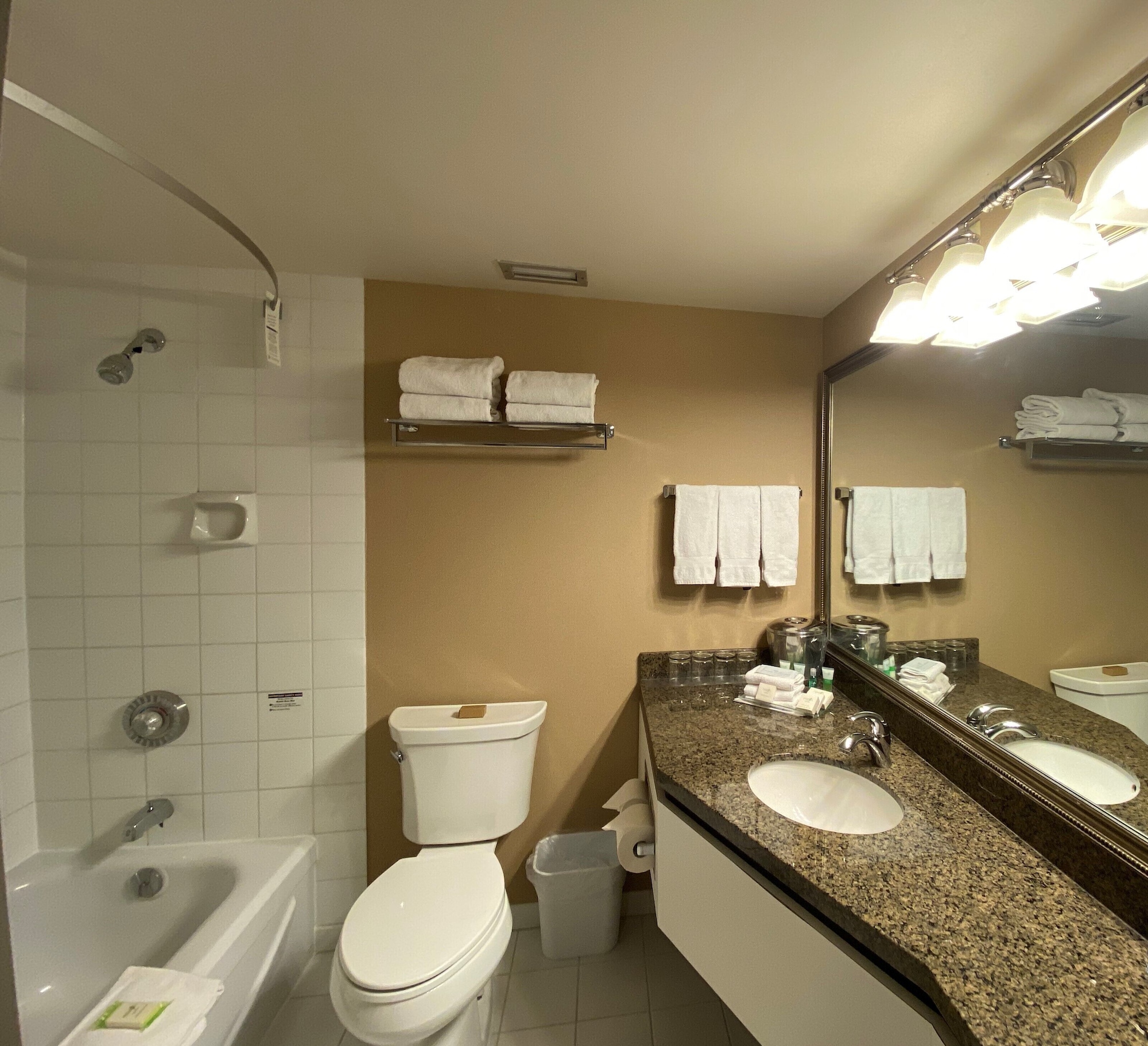 Room, 2 Queen Beds, City View, Main Building, Penticton Lakeside Resort 2/2
