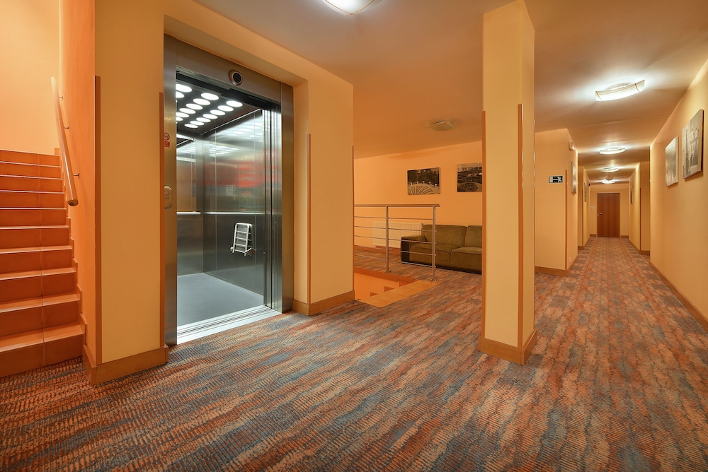 MAXIMILIAN LIFESTYLE RESORT 19/50