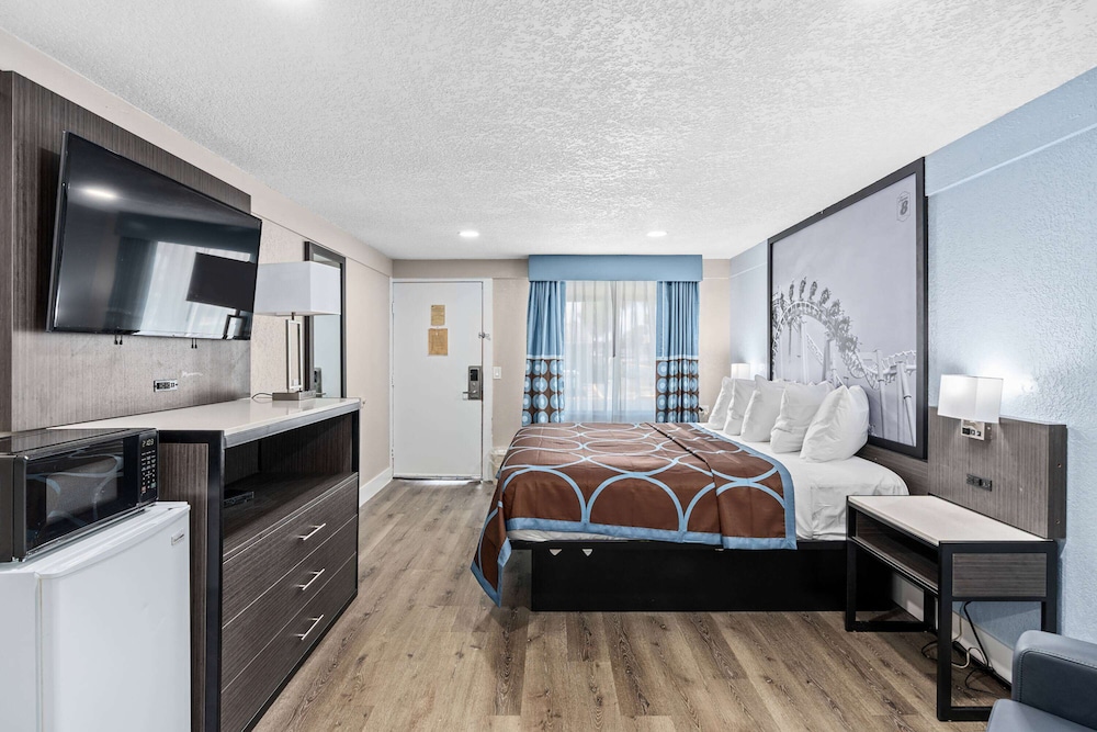 Super 8 by Wyndham Kissimmee/Orlando 17/50