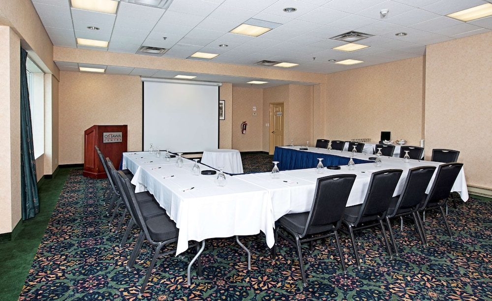 Hampton Inn By Hilton Ottawa 37/38