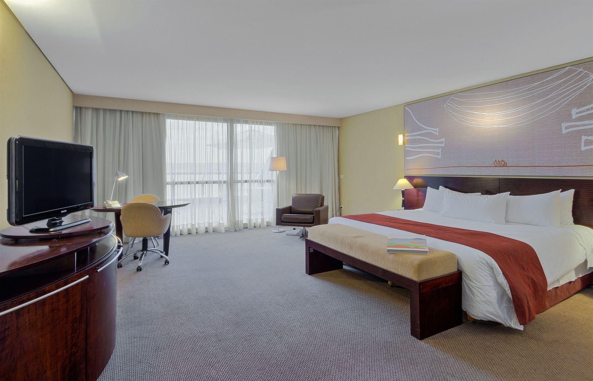 Deluxe, Twin Beds