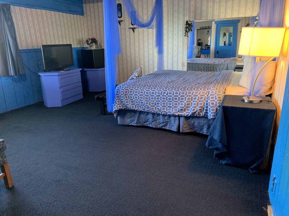 Blue, King Bed, Main Floor