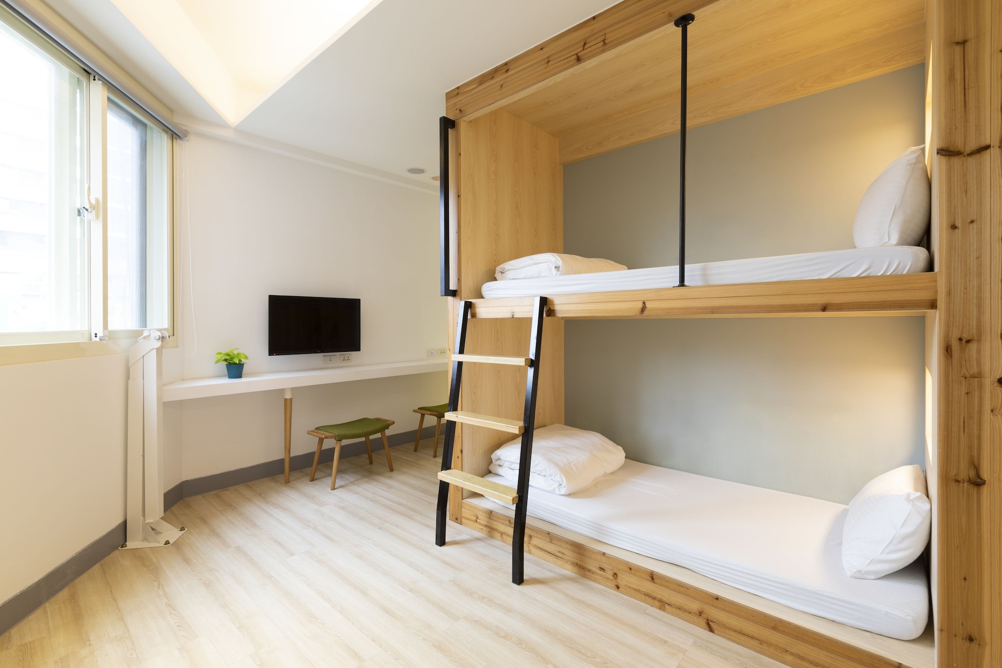 ROOM, QUADRUPLE