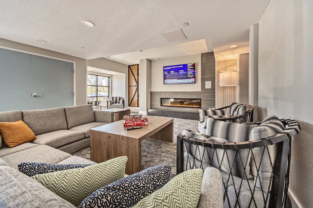 Staybridge Suites Cedar Rapids North 29/41