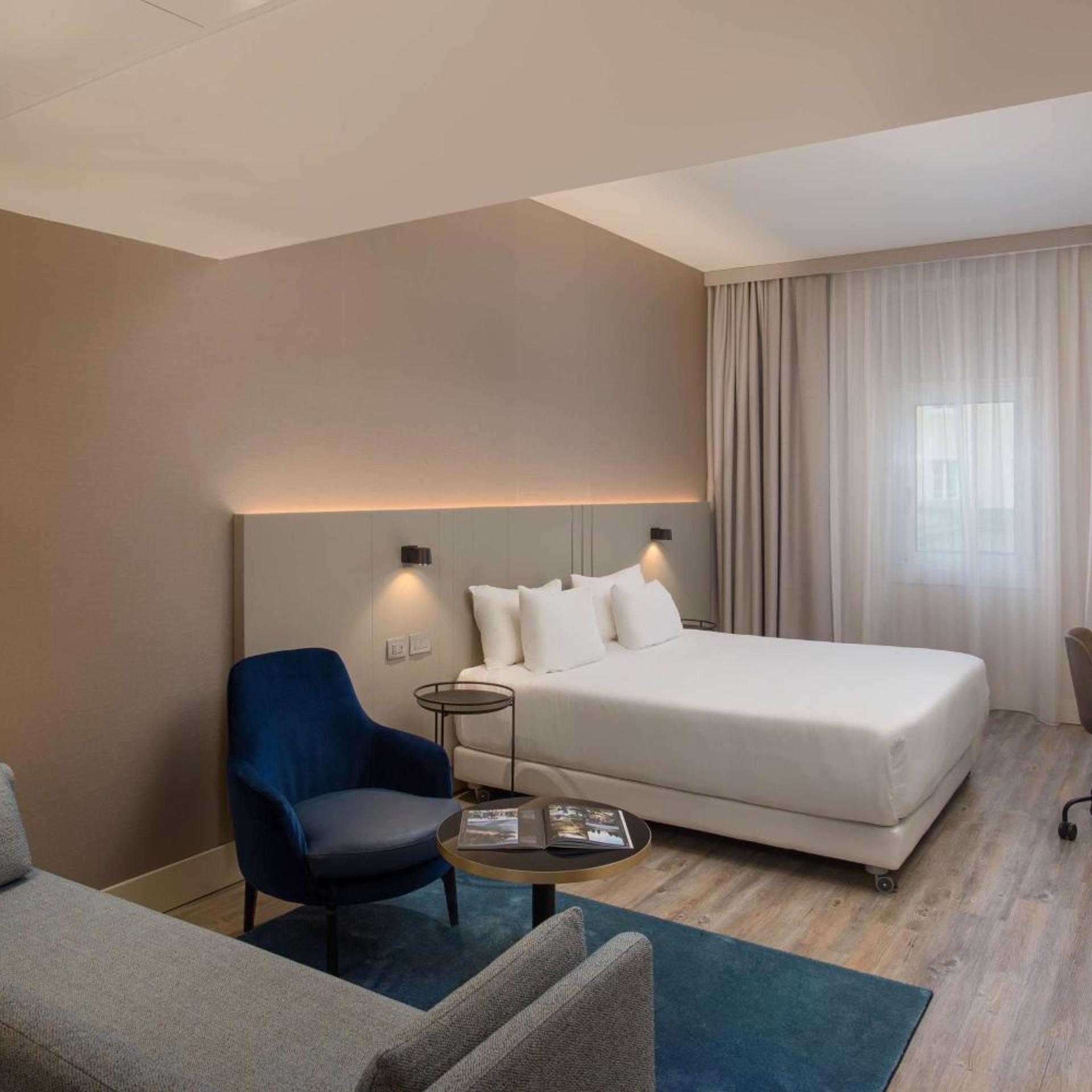 PREMIUM, WITH EXTRA BED, XL