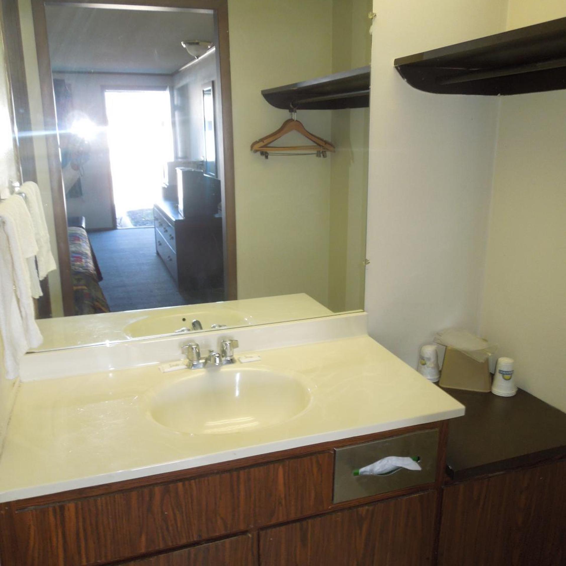Xenia Country Inn 39/40