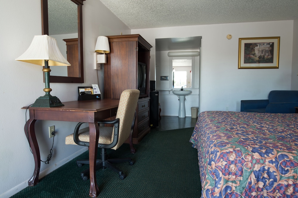 Howard Johnson by Wyndham Orlando Lake Buena Vista South 30/47