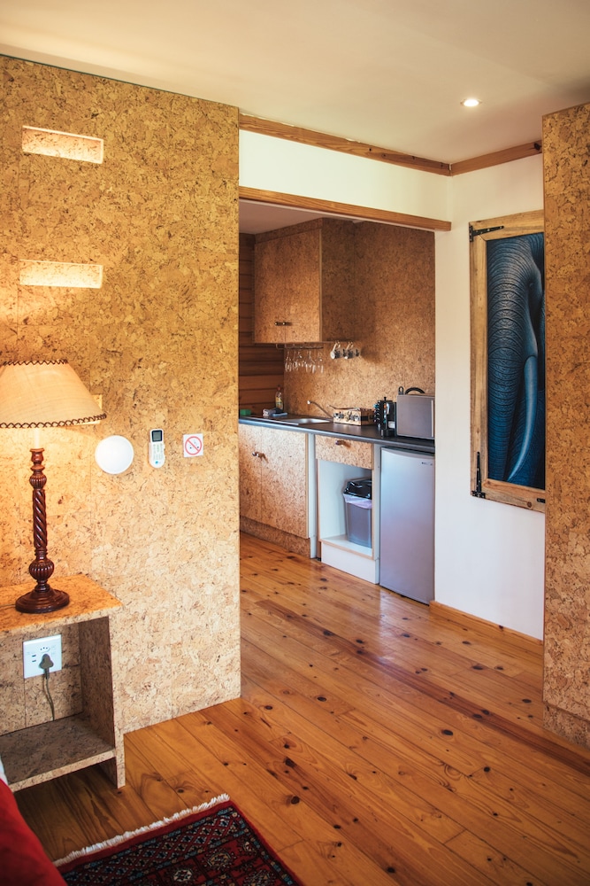 The Log Cabin 10/50