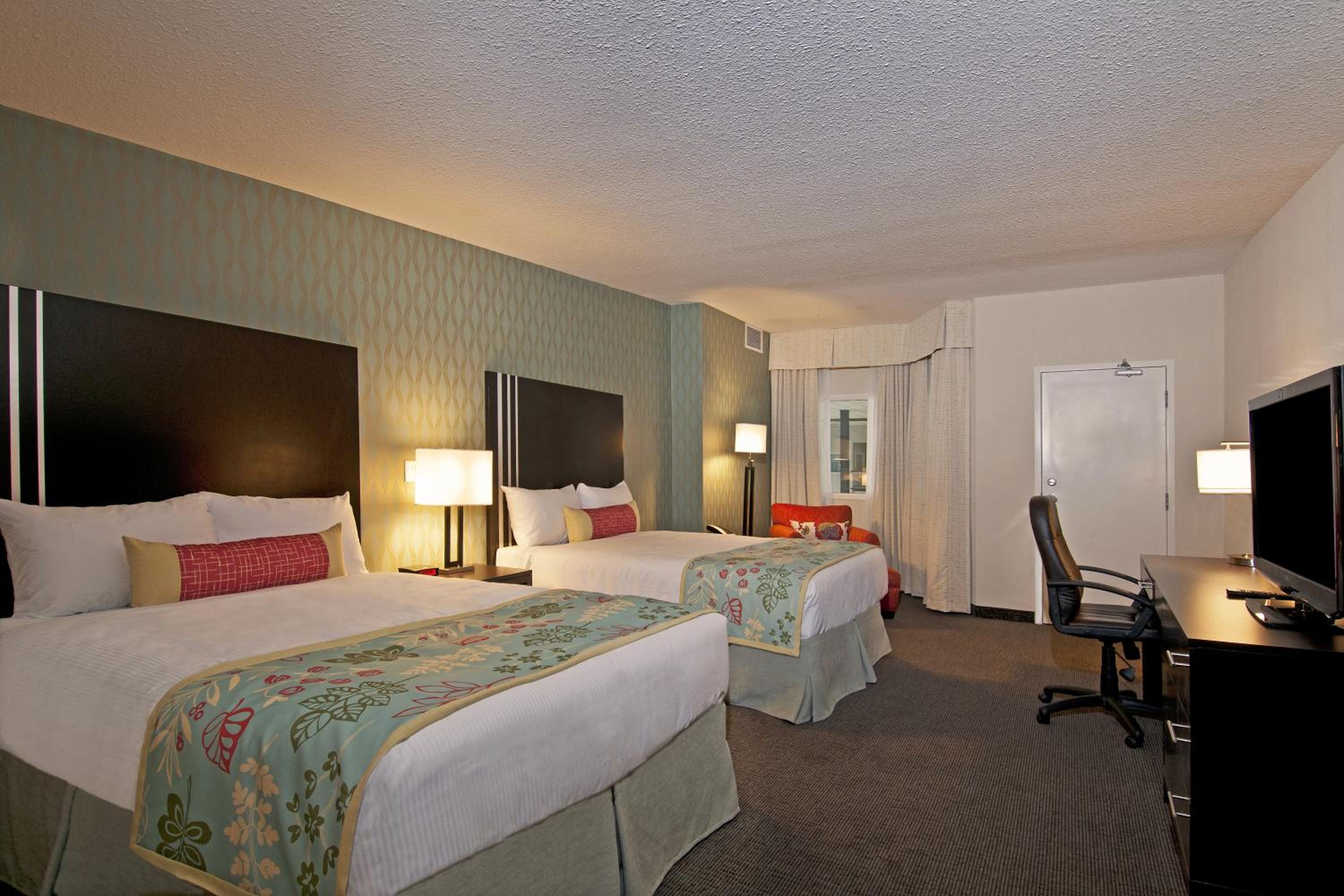 Coast, 2 Queen Beds, Kitchenette