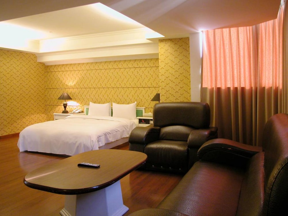 Zaw Jung Business Hotel 29/42