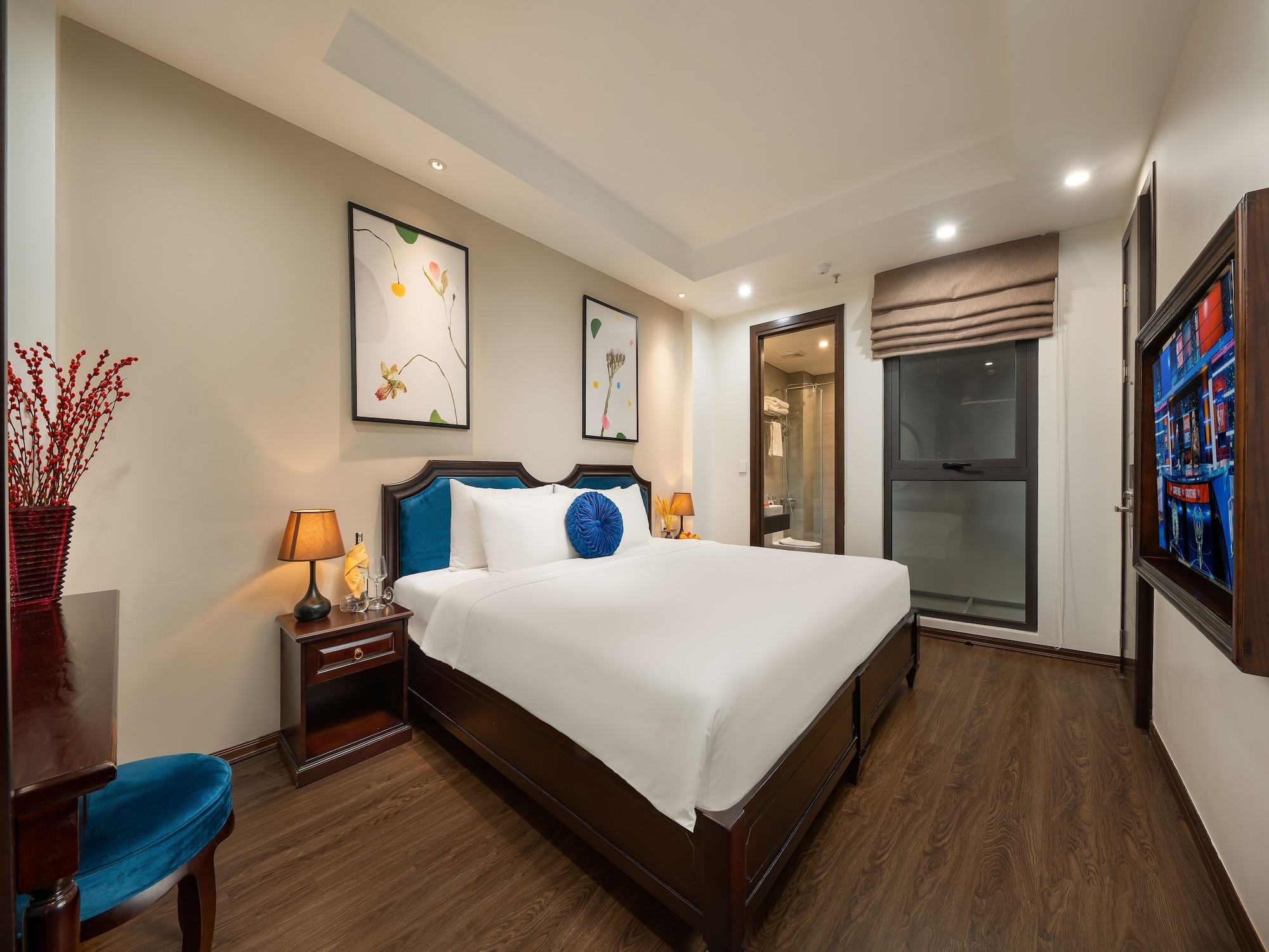 DELUXE, DOUBLE OR TWIN BED