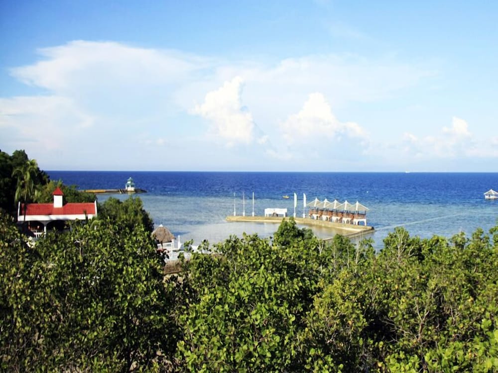 Whispering Palms Island Resort 27/40