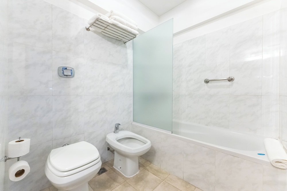 غرفة سوبيريور رباعية بسرير كينج وسريرين منفصلين، HOTEL TOLOSA 9/10