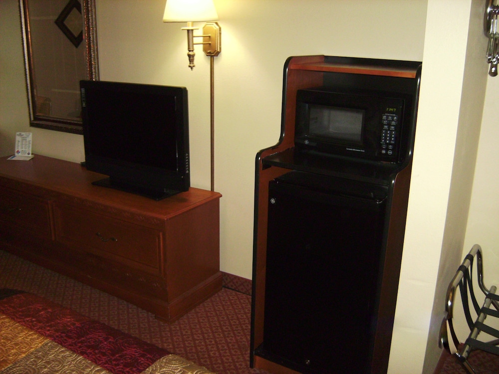 All American Inn and Suites 25/46