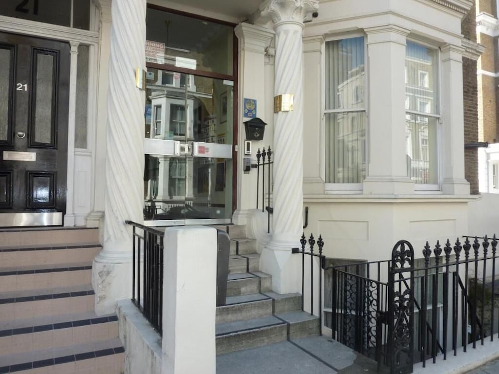 Manor Hotel 36/58