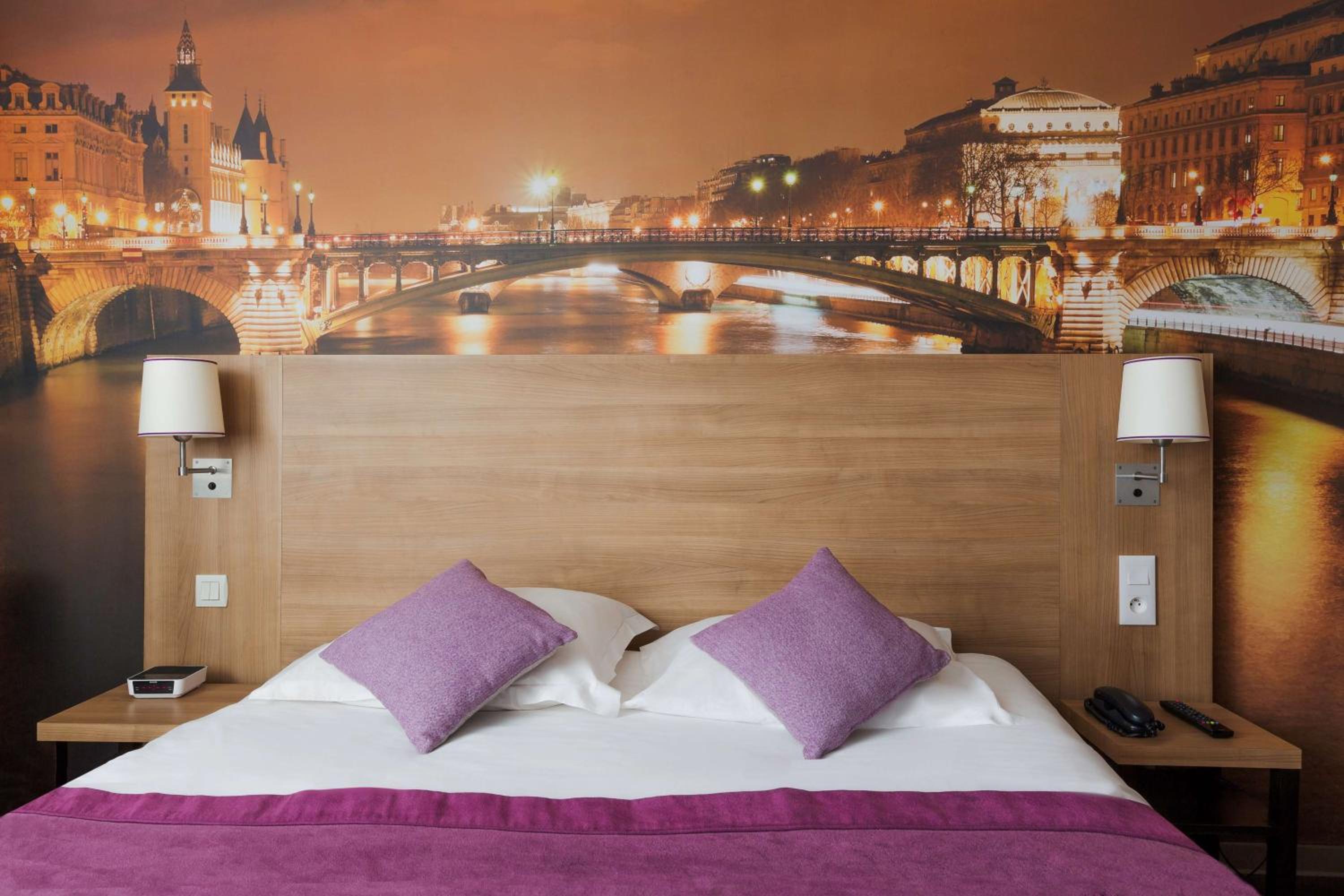 Superior, Double or Twin Bed, Eiffel View
