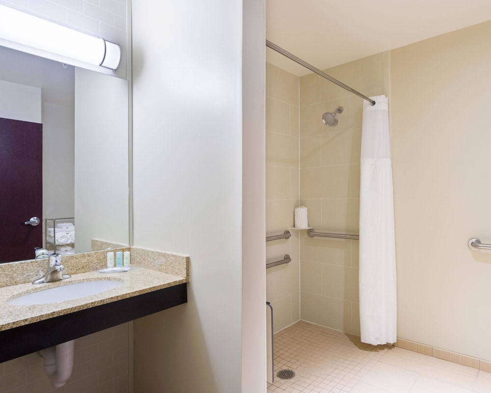 Comfort Suites DuBois Country Club 13/51